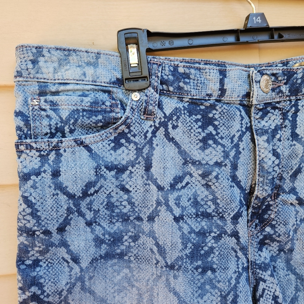 Seven7 Weekend Denim Shorts Python Indigo Snakesk… - image 4